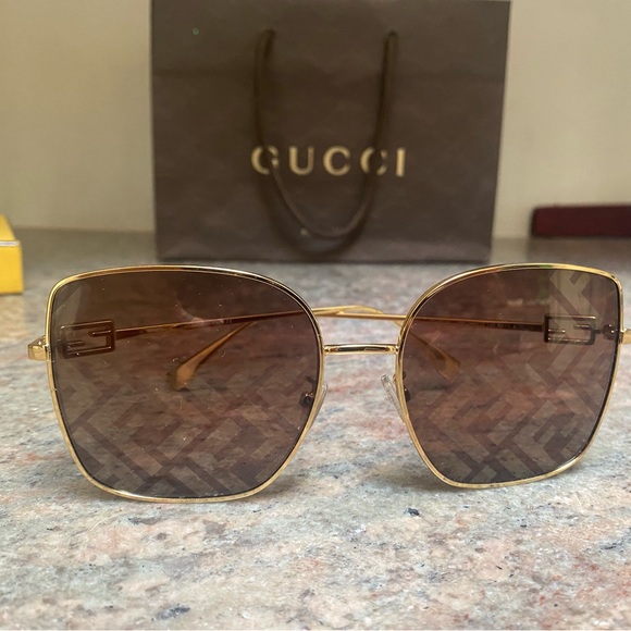 Fendi Baguette gold FF pattern sunglasses - worn twice in New Condition - Picture 9 of 14